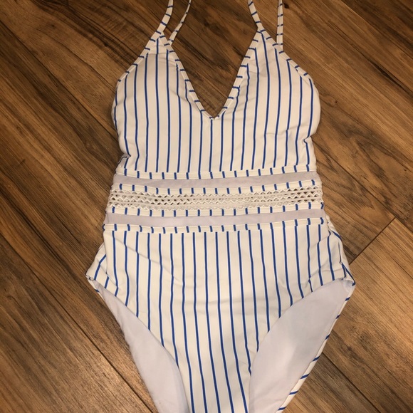 Bikini - Picture 2 of 6